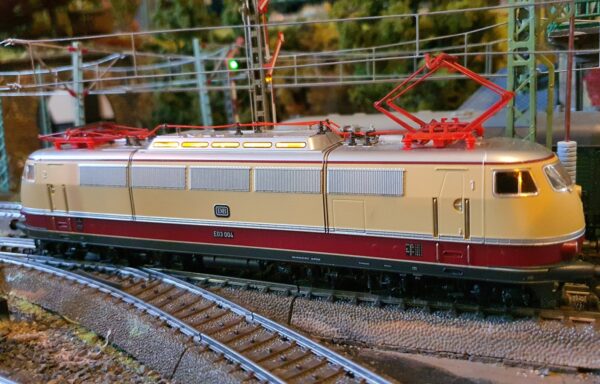 39573