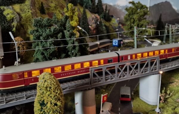 37772